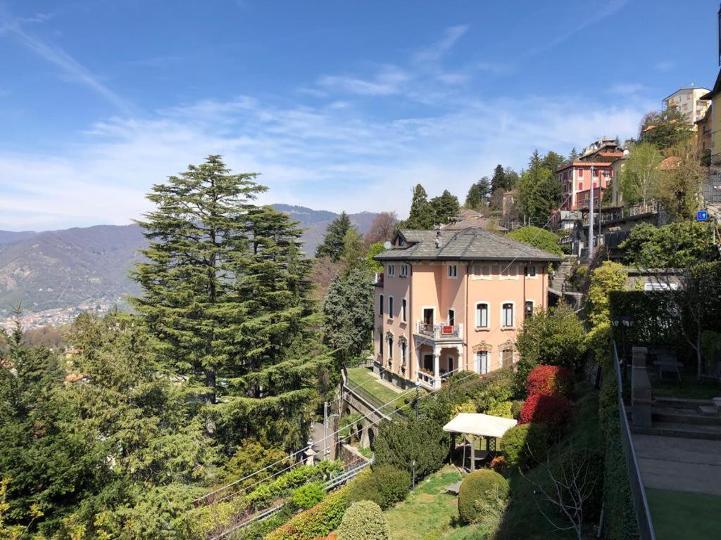 Il Nido Della Fenice Брунате Экстерьер фото